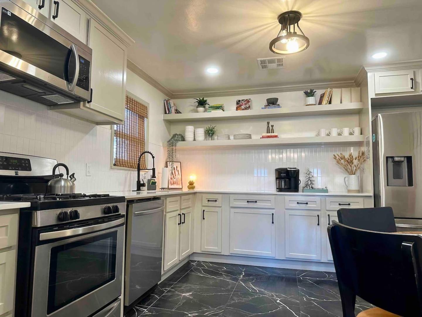 אדמונד Campus Cottage Kng Bed! Walk To Uco And Downtown מראה חיצוני תמונה
