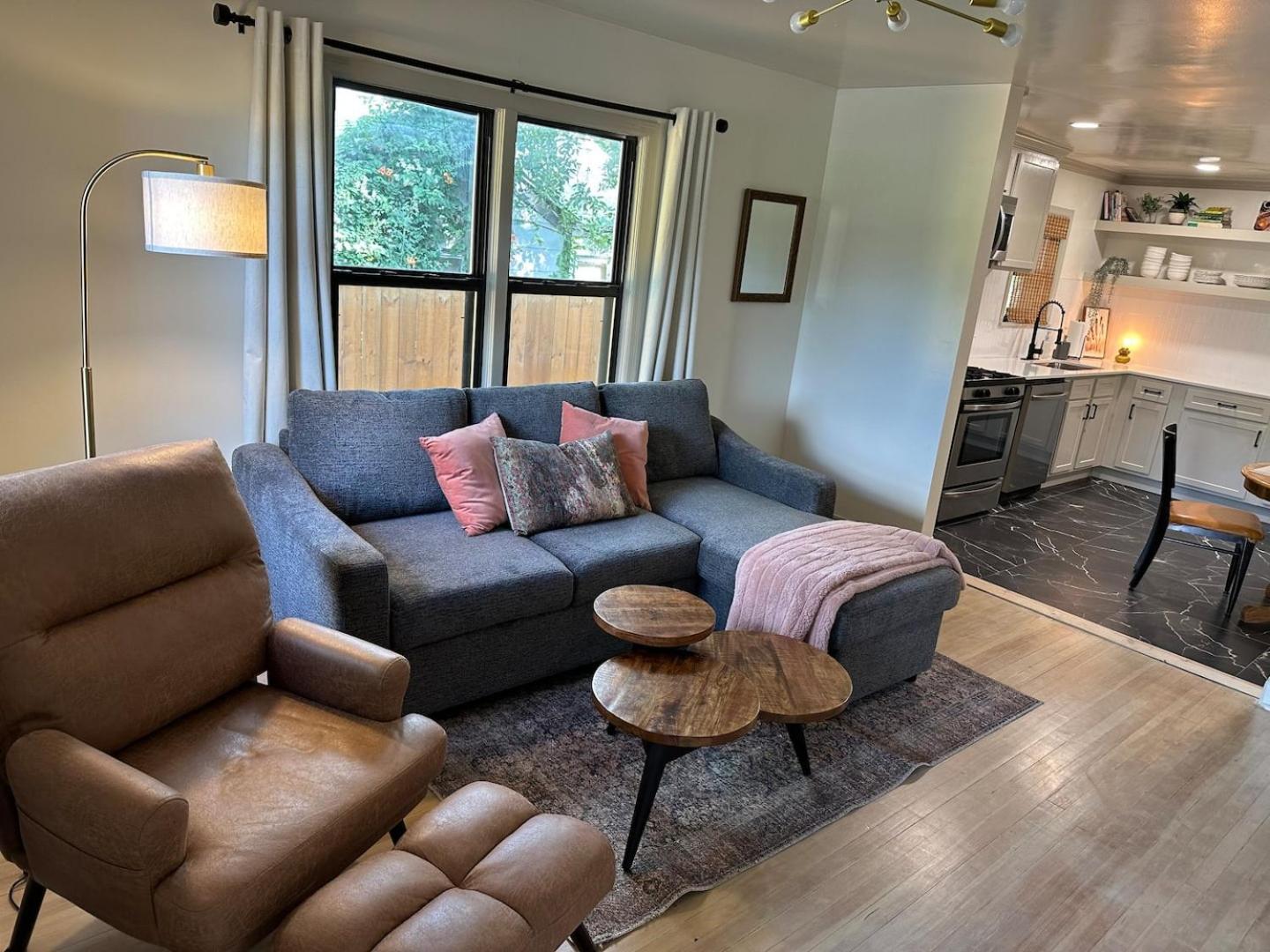 אדמונד Campus Cottage Kng Bed! Walk To Uco And Downtown מראה חיצוני תמונה
