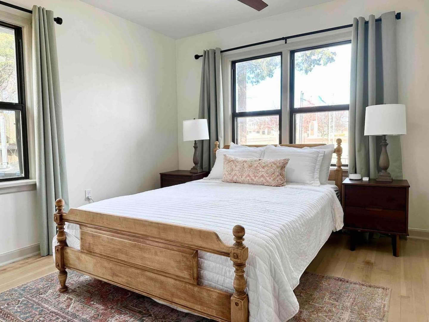 אדמונד Campus Cottage Kng Bed! Walk To Uco And Downtown מראה חיצוני תמונה
