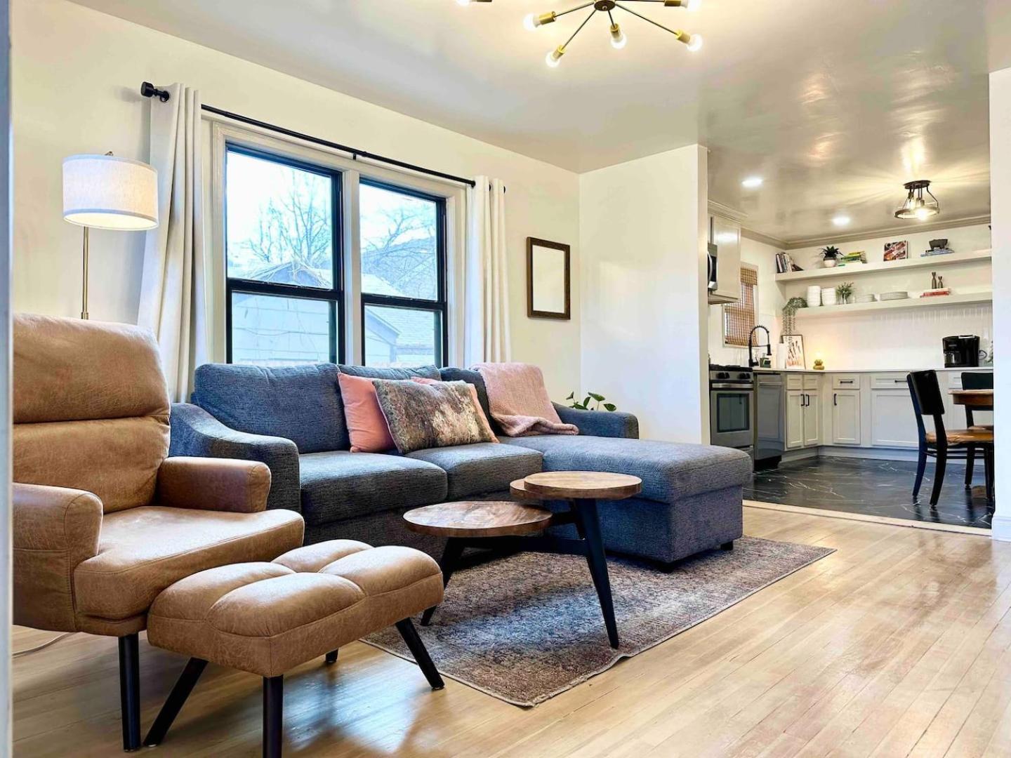 אדמונד Campus Cottage Kng Bed! Walk To Uco And Downtown מראה חיצוני תמונה