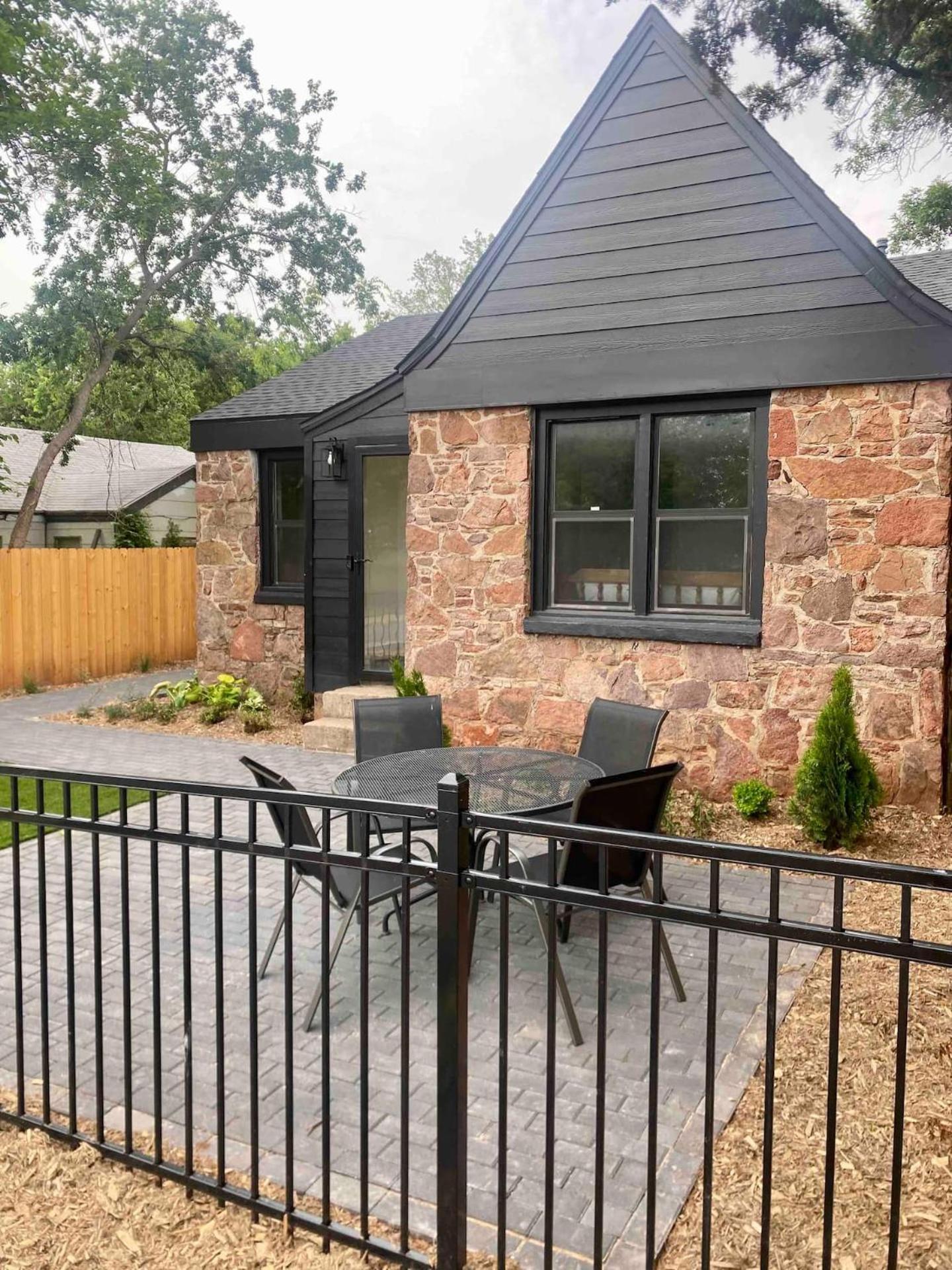 אדמונד Campus Cottage Kng Bed! Walk To Uco And Downtown מראה חיצוני תמונה