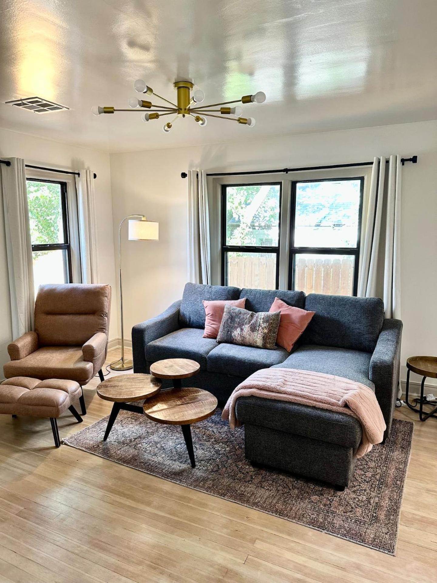 אדמונד Campus Cottage Kng Bed! Walk To Uco And Downtown מראה חיצוני תמונה